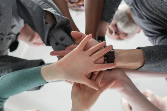 Bild von Advanced. People. Business.